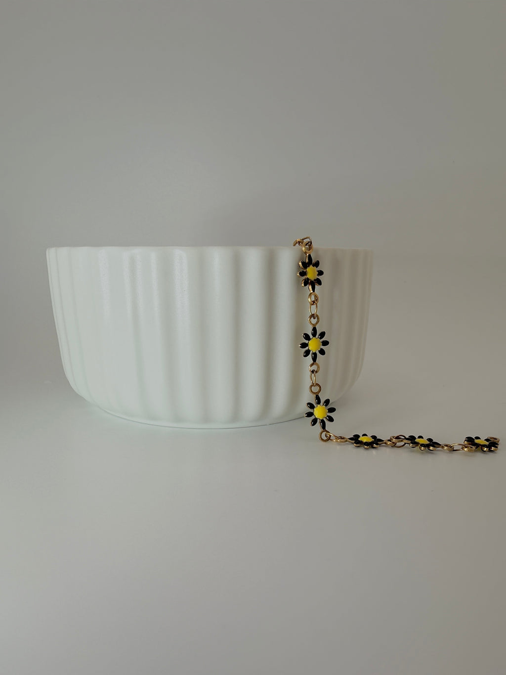 Daisy- Black